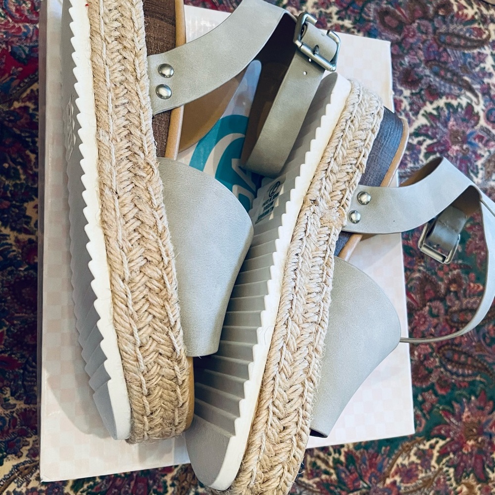 Soda sandals Gray Size 7 Brand new in box never worn😍